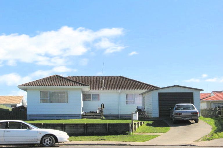Photo of property in 13 Jack Farrell Place, Papakura, 2110