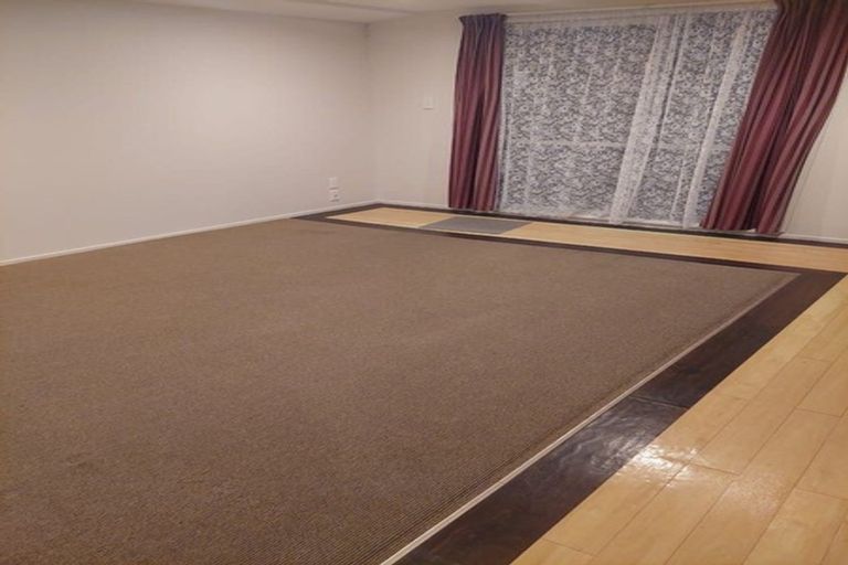 Photo of property in 7 Helga Crescent, Te Atatu Peninsula, Auckland, 0610