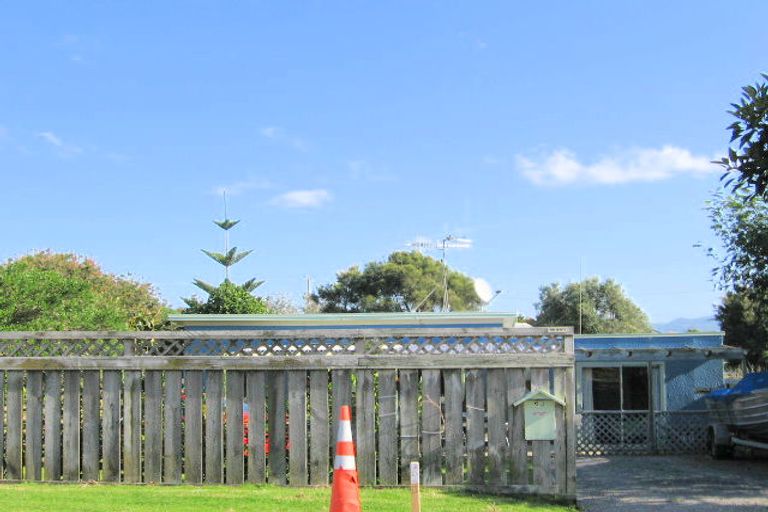 Photo of property in 60 Karewa Parade, Papamoa Beach, Papamoa, 3118