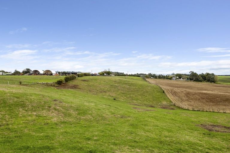 Photo of property in 155 Cross Road, Lepperton, New Plymouth, 4373