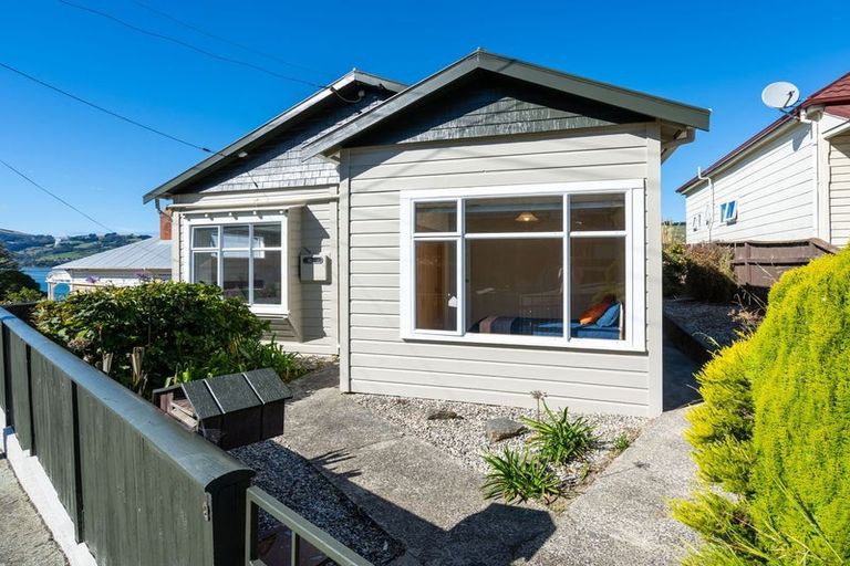 Photo of property in 3 Athol Place, Ravensbourne, Dunedin, 9022