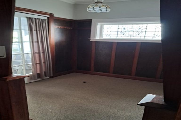 Photo of property in 142 Russell Terrace, Berhampore, Wellington, 6023