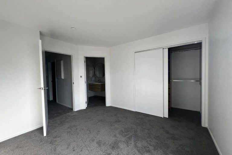 Photo of property in 21 Divich Avenue, Te Atatu South, Auckland, 0610