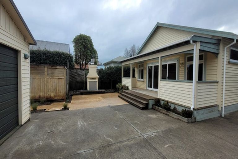 Photo of property in 40 Birdwood Road, Waterloo, Lower Hutt, 5011