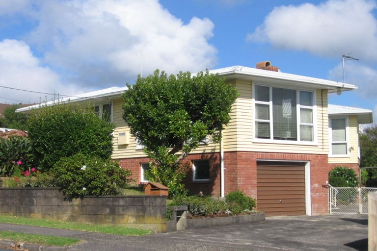 Photo of property in 2 Gilliam Street, New Lynn, Auckland, 0600