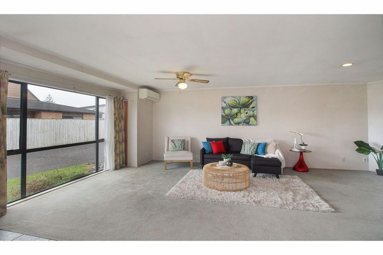 Photo of property in 2/56 Larnoch Road, Henderson, Auckland, 0610