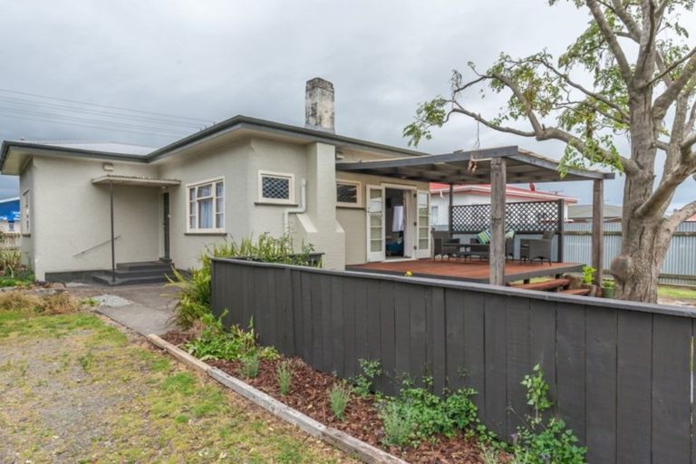 Photo of property in 44 Mckenzie Street, Levin, 5510