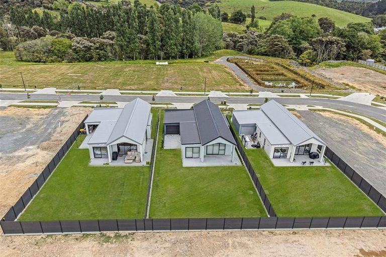 Photo of property in 2 Mataikokako Loop, Kawakawa Bay, 2585