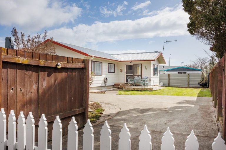 Photo of property in 41a Raglan Avenue, Cloverlea, Palmerston North, 4412