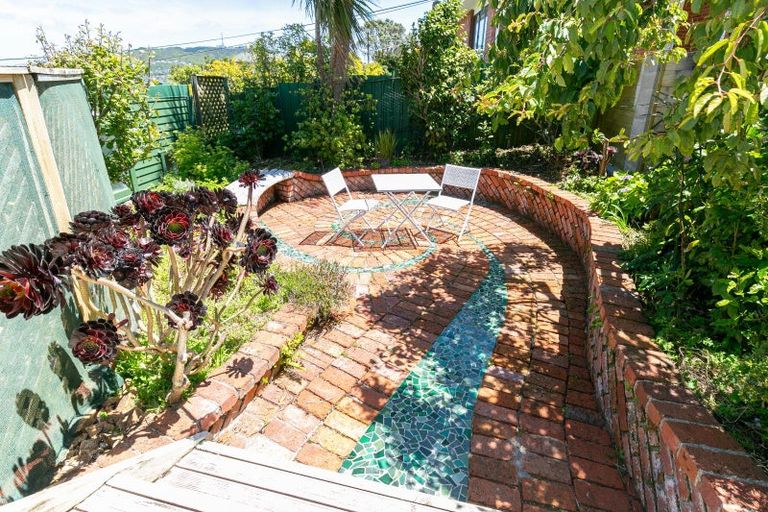 Photo of property in 5 Salford Street, Newlands, Wellington, 6037