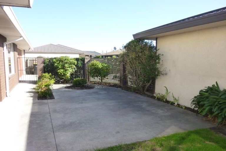 Photo of property in 60a Daniels Road, Redwood, Christchurch, 8051