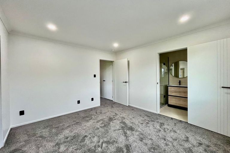 Photo of property in 8e Woburn Street, Mangere East, Auckland, 2024