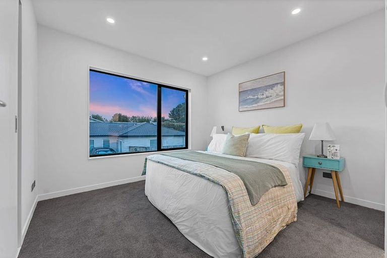 Photo of property in 98a Royal Road, Massey, Auckland, 0614