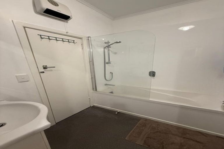 Photo of property in 76 Mcalpine Avenue, Mount Cook, Wellington, 6011