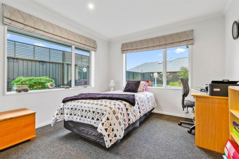 Photo of property in 5 Holly Place, Rangiora, 7400