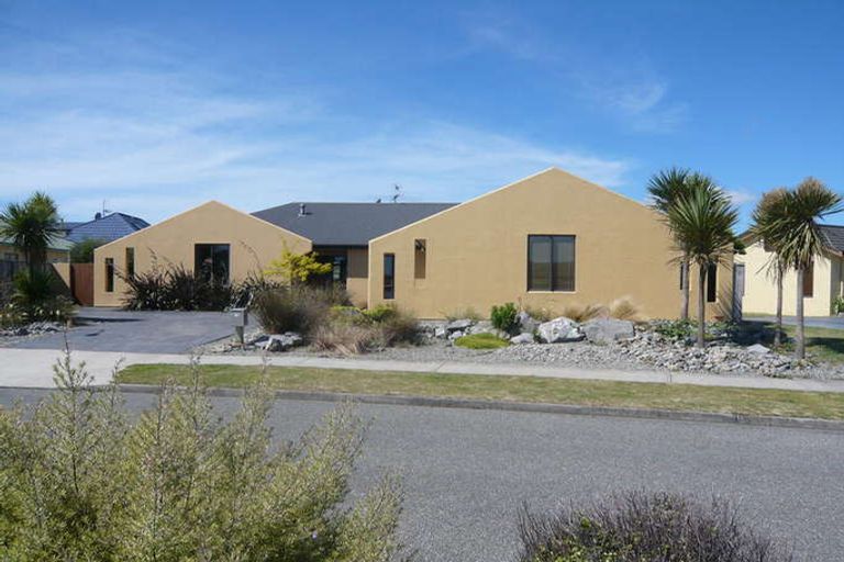 Photo of property in 14 Santa Teresa Court, Paraparaumu Beach, Paraparaumu, 5032
