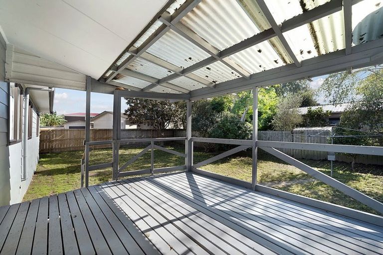 Photo of property in 1/134 Mcleod Road, Te Atatu South, Auckland, 0610