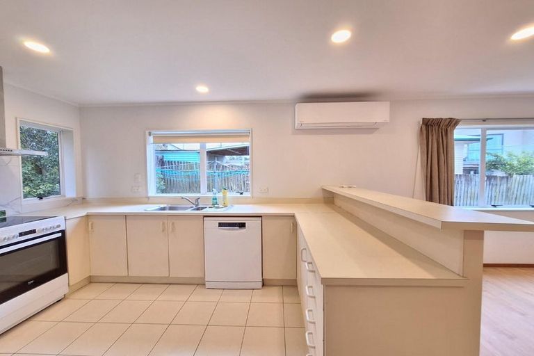 Photo of property in 1/73 Royal View Road, Te Atatu South, Auckland, 0610