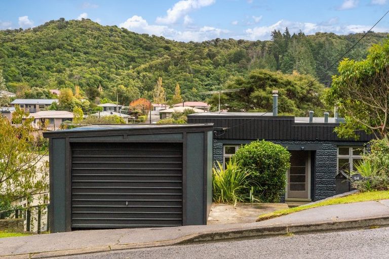 Photo of property in 54 Milton Terrace, Picton, 7220