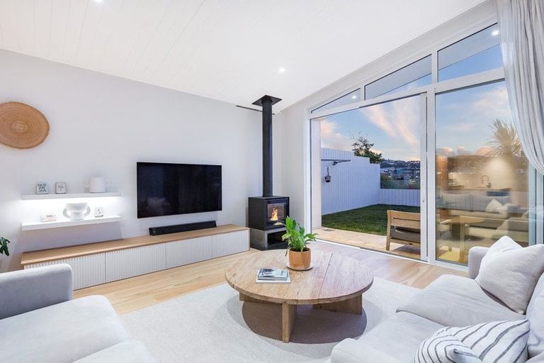 Photo of property in 57 Roxburgh Street, Mount Victoria, Wellington, 6011