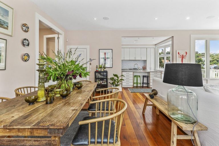 Photo of property in 19 Lower North Terrace, Kelburn, Wellington, 6012