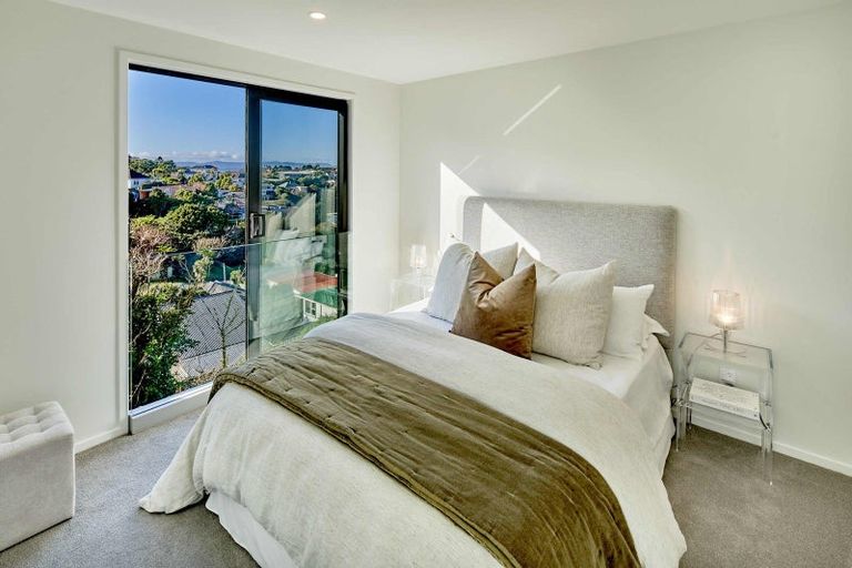 Photo of property in 15 Ara Toutouwai, Karori, Wellington, 6012