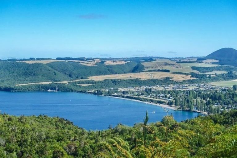 Photo of property in 3 Kahikatea Drive, Kinloch, Taupo, 3377