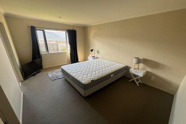 Photo of property in 27 James Nairn Grove, Riverstone Terraces, Upper Hutt, 5018