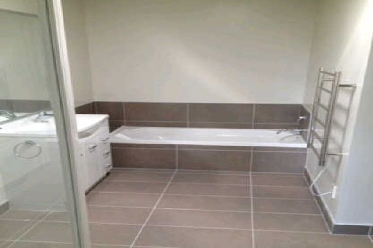 Photo of property in 52 Popokatea Drive, Takanini, 2112