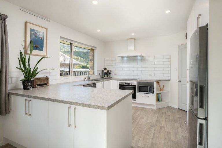 Photo of property in 2 Whitby Close, Waikawa, Picton, 7220