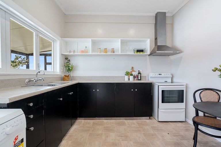 Photo of property in 4 Mills Road, Brooklyn, Wellington, 6021