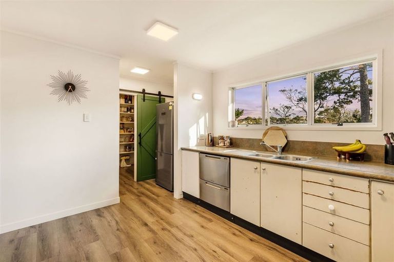 Photo of property in 93 Oreil Avenue, West Harbour, Auckland, 0618