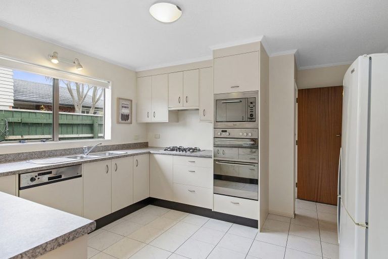 Photo of property in 32 De Menech Grove, Avalon, Lower Hutt, 5011