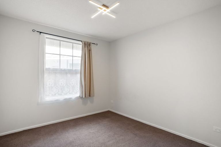 Photo of property in 11 Fiona Place, Hei Hei, Christchurch, 8042