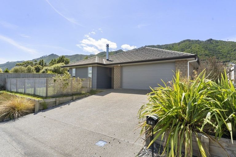Photo of property in 24 Mahia Lane, Waikanae, 5036
