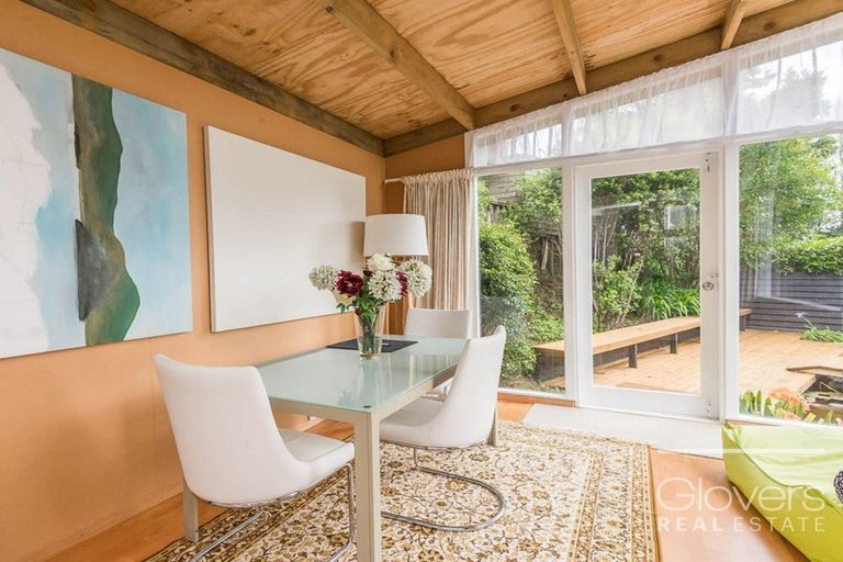 Photo of property in 52 Kaurilands Road, Titirangi, Auckland, 0604