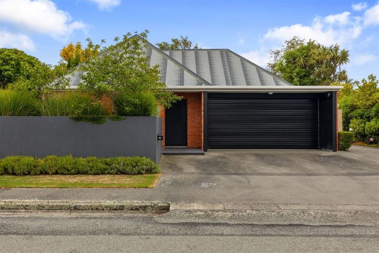 Photo of property in 33 Makora Street, Fendalton, Christchurch, 8041