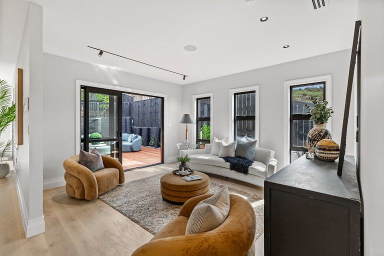 Photo of property in 7 Halcyon Bay Lane, Wainui, 0992