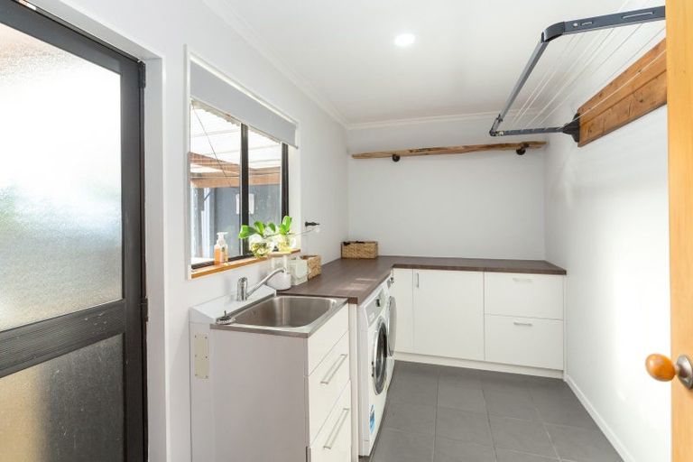 Photo of property in 55 Moeraki Road, Maoribank, Upper Hutt, 5018