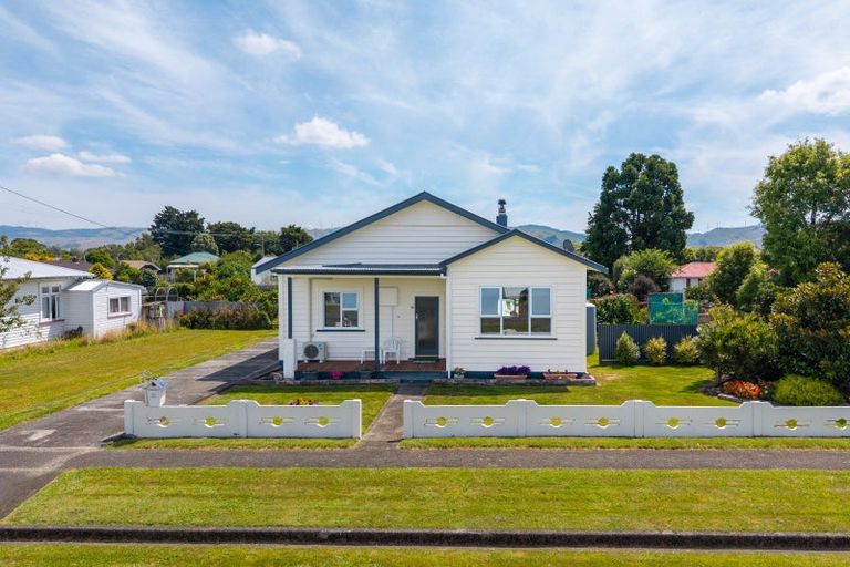 Photo of property in 37 Fox Street, Woodville, 4920