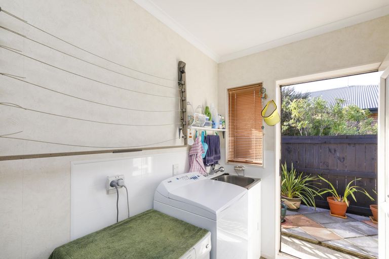 Photo of property in 44 Peter Hall Drive, Kelvin Grove, Palmerston North, 4414