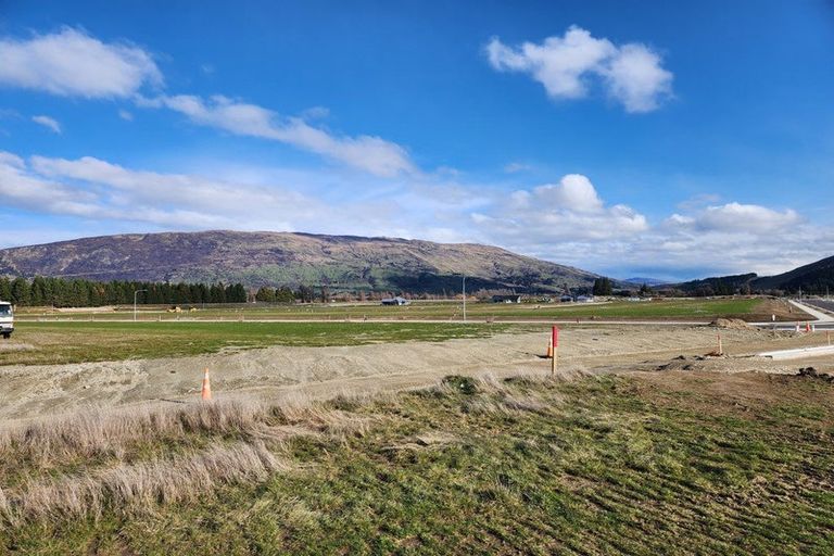 Photo of property in 27 Packer Road, Wanaka, 9382