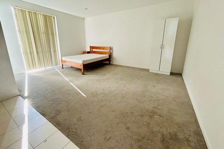 Photo of property in 18 Windfola Parkway, Takanini, 2112