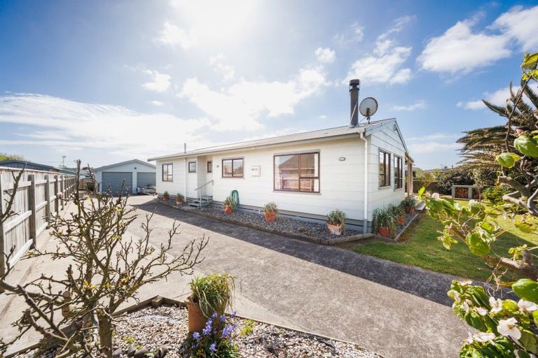 Photo of property in 18 Thomas Place, Foxton Beach, Foxton, 4815