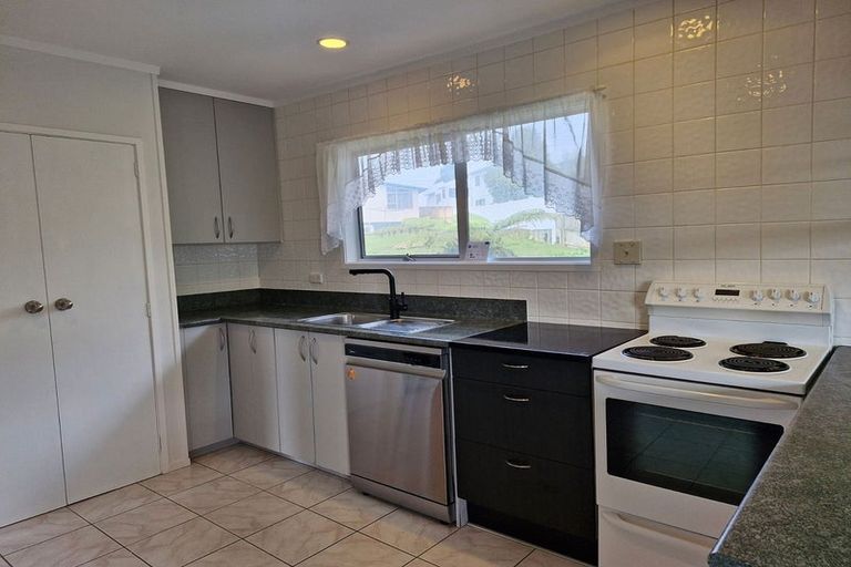 Photo of property in 2 Alexander Avenue, Torbay, Auckland, 0630