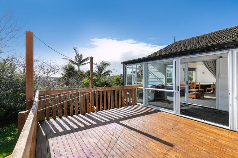 Photo of property in 11 Landsdale Place, Massey, Auckland, 0614
