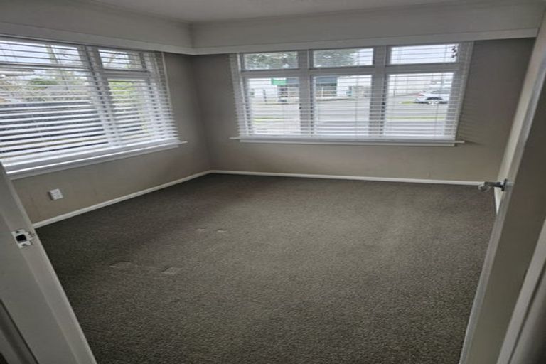 Photo of property in 135a Langdons Road, Northcote, Christchurch, 8052