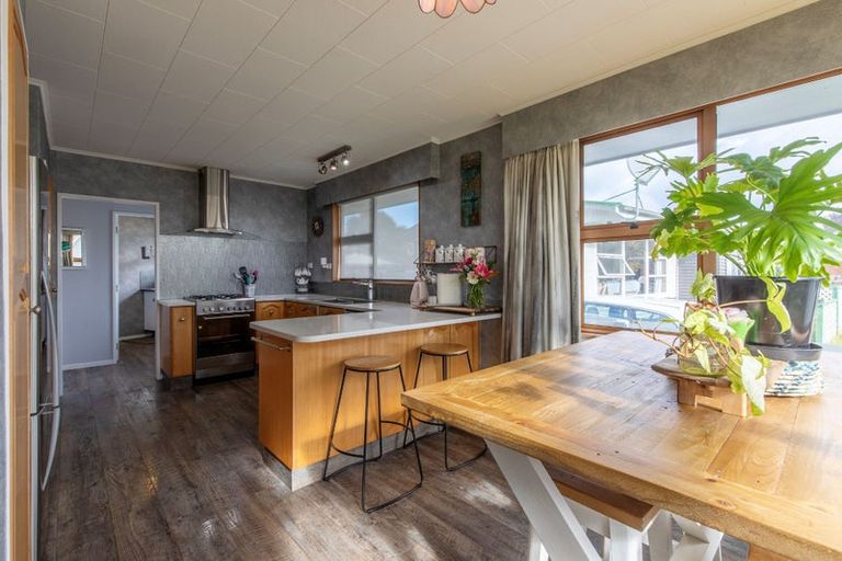 Photo of property in 8 Holdsworth Avenue, Milson, Palmerston North, 4414