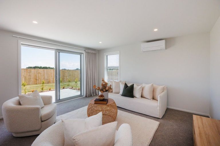 Photo of property in 68 Atlantic Drive, Fitzherbert, Palmerston North, 4410