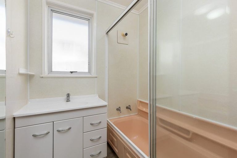 Photo of property in 3 Morriggia Place, Bayview, Auckland, 0629